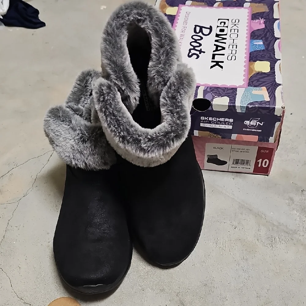 Nwt Skechers Women's Black Winter Boots with Gray Faux Fur - Picture 1 of 4